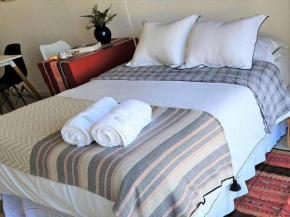 Fantastic spot: Studio w/parking 2 blocks to World Trade Center, 3 to beach